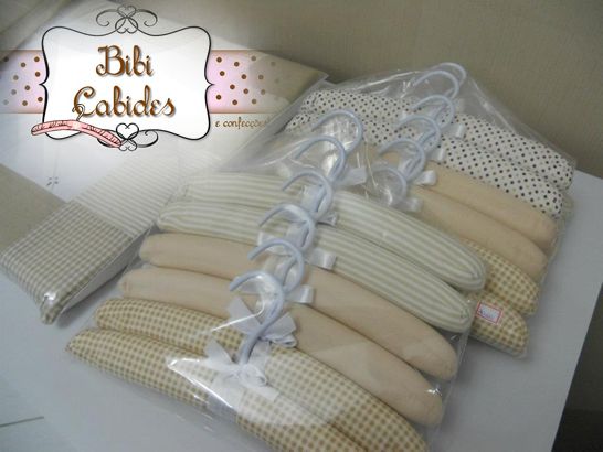 Cabide Forrados Bege